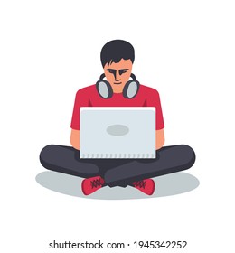 Junge Freiberufler mit einem Laptop sitzen. Arbeite von zu Hause aus. Kreativarbeiter. Professioneller Programmierer programmiert mit Laptop. Flaches Vektorgrafik-Design. Einzeln auf weißem Hintergrund.