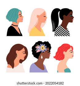 Cabezas laterales de chica joven. Rostros de perfil de mujeres, vectores de belleza, avatares de lados femeninos, personajes de cabello negro, retratos africanos de diferentes chicas