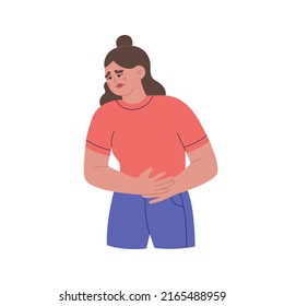 Niña joven con dolor de estómago. Mujer sosteniendo su vientre con las manos. Dolor abdominal, problemas del sistema de digestión. Ilustración vectorial dibujada a mano aislada en fondo blanco. Estilo de caricatura plano.