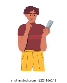 Un joven apuesto hombre mira un smartphone con una cara reflexiva. En una camiseta marrón y pantalones amarillos. Ilustración vectorial de un blanco aislado plano 