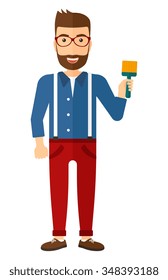Jovem pintor hipster com barba segurando uma pintura escova vetor desenho plano ilustração isolada no fundo branco. Layout vertical.