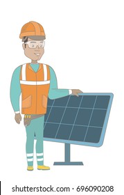 Joven trabajador hispano de la planta de energía solar. Ingeniero revisando la instalación del panel solar. Ingeniero parado en el fondo del panel solar. Ilustración de dibujos vectores aislados en fondo blanco.