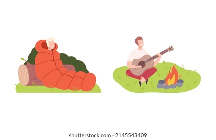 Jungmann Camping im Schlafsack und Gitarre in der Nähe von Campfire Vektorgrafik Set