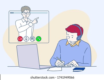 Hombre joven con auriculares trabajando en una laptop mientras estaba sentado en casa. Trabajo desde el concepto de casa. Concepto de e-learning. Dibujado a mano en estilo de línea delgada, ilustraciones vectoriales.