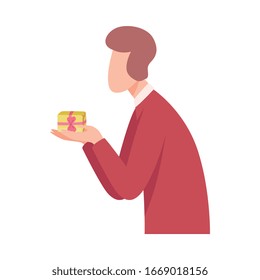 Joven sosteniendo una caja de regalo, imagen de un vector plano de vista lateral