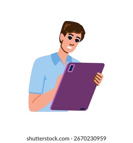 Joven sosteniendo una tableta, navegando por los Sitios web de Internet y las redes sociales, disfrutando del entretenimiento en línea, comprando y participando en el trabajo remoto desde un entorno cómodo
