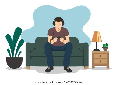 joven en el sofá jugando o viendo películas en el teléfono móvil. Ilustración vectorial al estilo de las caricaturas planas.