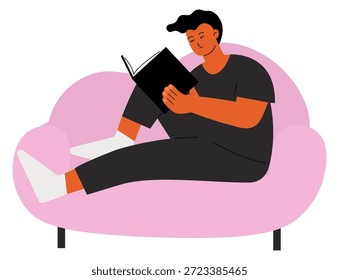 Junger Mann las auf dem Sofa. Freizeitabend Hobby