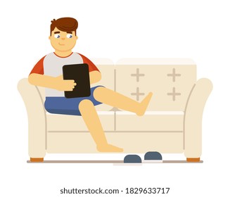 Hombre joven descansa en un sofá con tableta móvil charlando en la red social o viendo imágenes de video vectoriales aisladas en fondo blanco