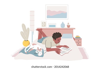 Joven descansando en la cama con gato y leyendo un libro. Lector relajándose con novela. Afroamericano con literatura en casa. Ilustración vectorial plana de color aislada en fondo blanco.