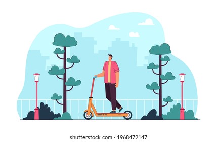 Joven montando moto en la ciudad moderna. Ilustración vectorial plana. Feliz personaje masculino de caricatura montando patadas en el parque de la ciudad después del trabajo, de vacaciones, disfrutando de la naturaleza. Ciudad moderna, concepto de transporte