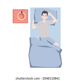 Joven durmiendo tranquilo en su cama, ilustración vectorial plana aislada de fondo blanco. Personaje de dibujos animados de un joven durmiente para el descanso nocturno y el concepto de restauración.