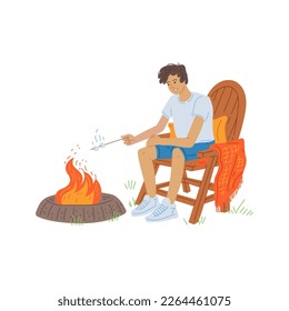 Hombre joven tostando malvaviscos en fogata, ilustración vectorial plana aislada en fondo blanco. Glamping y camping vacaciones y descanso en la naturaleza.