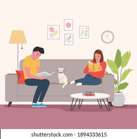 Hombre y mujer joven sentados en el sofá con libros. Ilustración plana del vector