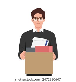 Joven trabajador de pie sintiéndose estresado al ser despedido sosteniendo una caja con sus pertenencias. Ilustración vectorial plana aislada sobre fondo blanco