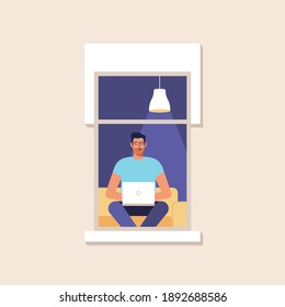Un joven trabaja en casa en la computadora. Estudio en línea, educación. La fachada de la casa con una ventana. Ilustración vectorial.