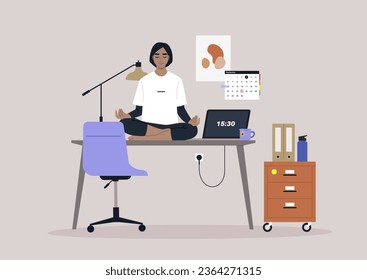 Joven gerente meditando sobre su escritorio en el lugar de trabajo, utilizando un enfoque cuidadoso para reducir los niveles de estrés
