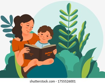 Madre joven con un libro de lectura de bebé en el jardín. Familia, desarrollo temprano, actividad, aprendizaje. Fondo natural. Ilustración de las vacaciones de verano. Tiempo de vacaciones