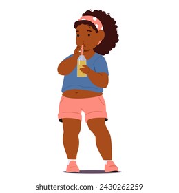 Joven Personaje De Chica Negra Con Sobrepeso Que Sostiene Una Botella De Vidrio, Llena De Jugo Vibrante, Sorbiendo Lentamente, Con Una Mezcla De Disfrute Y Contemplación En Su Rostro. Ilustración vectorial de personas de dibujos animados