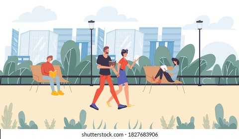 Junge Leute lesen im Park draußen. Eine Frau, die Literaturliebhaber liebt, die auf einer Bank sitzt, Papier-Lehrbuch liest, eine neuartige Geschichte. Selbstbildung, Freizeit, Hobby-Interesse. Wochenende ohne Gadget