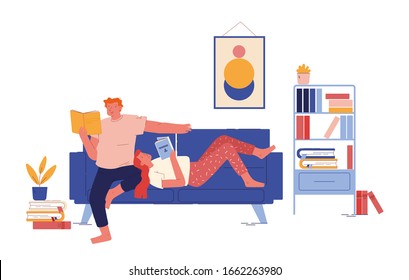 Junge Leute verbringen Freizeit zusammen. Viele Frauen und Männer, die auf Sofa sitzen, Bücher zu Hause lesen, Liebes- und Liebesbeziehungen Freizeit, Wochenende, Freizeit-Cartoon Flache Vektorillustration Illustration