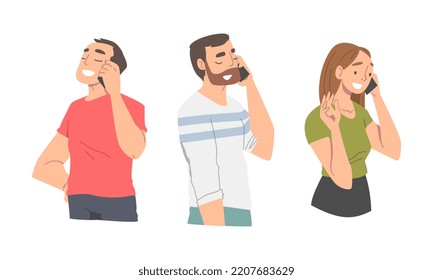 Jóvenes usando smartphones. Hombres y mujeres alegres hablando en teléfonos dibujos animados ilustraciones vectoriales
