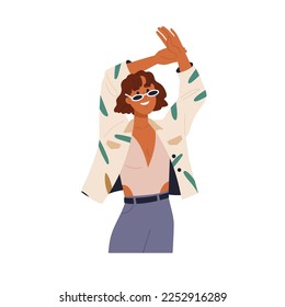 Joven mujer muy bronceada posando con los brazos doblados. Feliz sonriente chica con gafas de sol y ropa de verano moderna y casual, ropa de moda. Ilustración vectorial plana aislada en fondo blanco