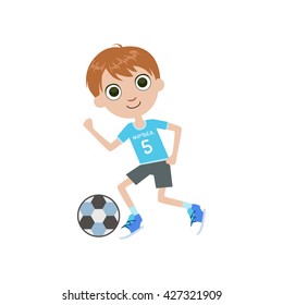 Einfache Design-Illustration des jungen Fußballspielers im Cute-Fun-Cartoon-Stil einzeln auf weißem Hintergrund