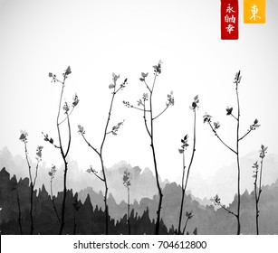 Junge Baumzweige und Berge im Nebel. Traditionelles orientalisches Farbbild sumi-e, u-sin, go-hua. Enthält Hieroglyphen - Ewigkeit, Freiheit, Glück, Osten.