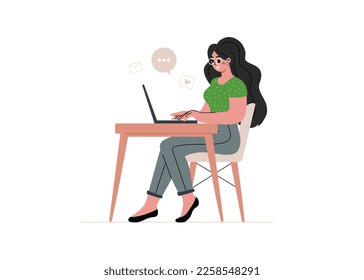 Mujer joven sentada en el escritorio y trabaja, estudiando o trabajando de forma independiente en una laptop desde casa.Ilustración plana vectorial aislada en fondo blanco con espacio de copia.