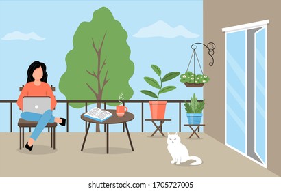 Una joven sentada en un balcón entre plantas. La mujer trabaja en
ordenador portátil en el balcón. Las niñas trabajan o estudian en línea. Un balcón acogedor con un gato, flores y muebles de jardín. Ilustración vectorial corta.