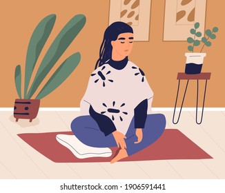 Joven sentada sobre un tapete en silencio y meditando. Una persona tranquila y relajada que practica ejercicios de control del aliento, yoga y meditación consciente en el piso en casa. Ilustración vectorial plana de color