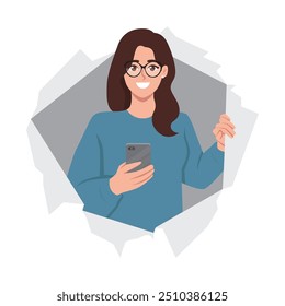 Jovem mulher rasgando papel e espiando buraco segurando telefone. Ilustração de vetor plano isolada no plano de fundo branco