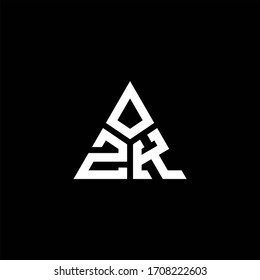 Logotipo de monograma ZK con forma de 3 piezas aislada en una plantilla de diseño triangular