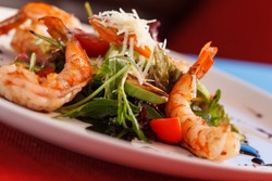 salad with shrimps 