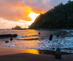 Sunrise at Hana Bay Beach Park, Hana, Maui, Hawaii, USA