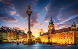 Royal Castle, ancient townhouses and Sigismund's Column in Old town in Warsaw, Poland. Night view, long exposure. 