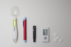 glucometer, insulin pen, lancing device, spoon-scales. Diabetes devices