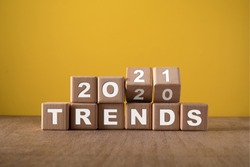 2021 trends, wooden block with text.