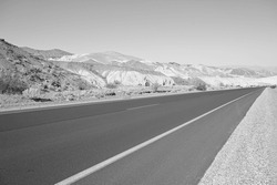 A highway on route to Death Valley in America. 