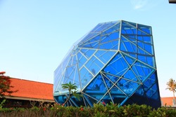 Diamond greenhouse