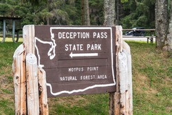 USA, Washington State, Whidbey Island. Deception Pass State Park trail signage