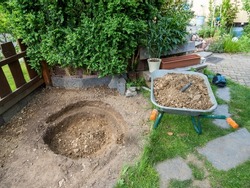 Construction of a pond in the garden