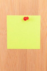 Yellow Sticky Note Pinned to the Wooden Message Board. To Do List Reminder in Office. Blank Memo Sticker at Work - Template. Empty Checklist - Mockup