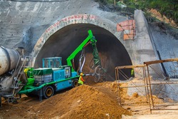 Tunnel construction and operation machinery, excavator in highway construction
