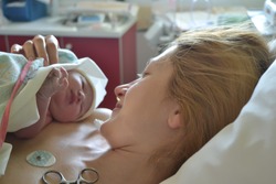 The first moments of mother and newborn after childbirth