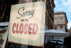 SORRY WE'RE CLOSED shop window door notice board,shutdown cafe restaurant or store out of business,Coronavirus COVID-19 virus disease isolation quarantine,2G 2G+ 3G lockdown measure info concept,US