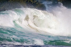 Beautiful and spectacular waves crashing at Tunnels Beach (Makua Beach) on the Hawaiian island of Kauai, USA