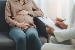 depressed pregnant woman consultation with psychologist