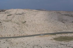 road in a dry landscape in the croatian mountains